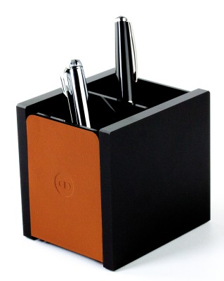 Stifteköcher DUO - ACRYL schwarz Kombination mit PREMIUM LEDER BOXCALF cuoiobraun (glatt)