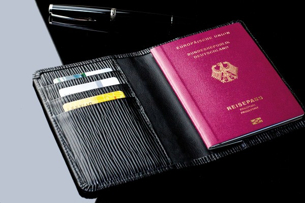 Reisepass / Impfausweis Etui PREMIUM LEDER MANHATTAN schwarz - RFID Protected