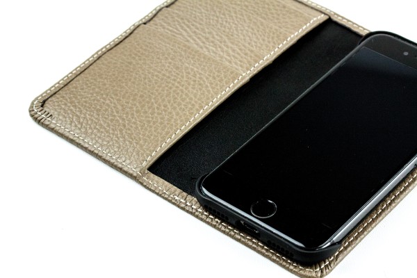 iPhone Case aus Leder mit integrierter Kunststoffschale PREMIUM LEDER SOFT GRAIN taupe (genarbt)