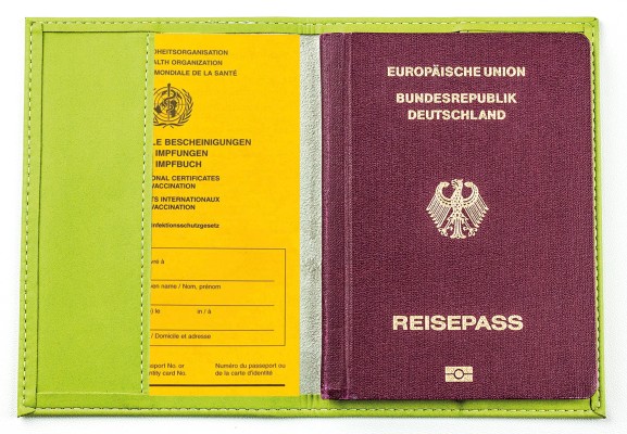 Reisepass / Impfausweis Etui mit RFID Schutz in Lederimitat ECO APPLE LEATHER grün